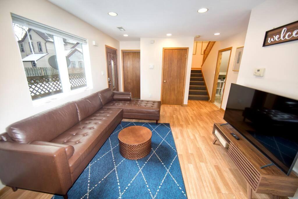Tucked Away Off Brady - 4 Beds Apartamento Milwaukee Exterior foto