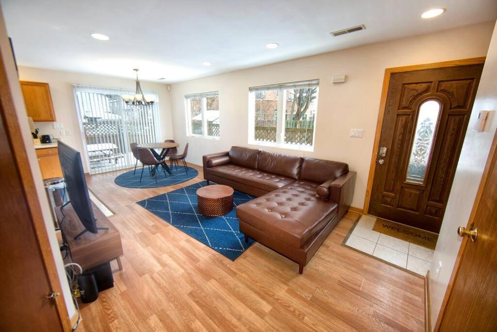 Tucked Away Off Brady - 4 Beds Apartamento Milwaukee Exterior foto