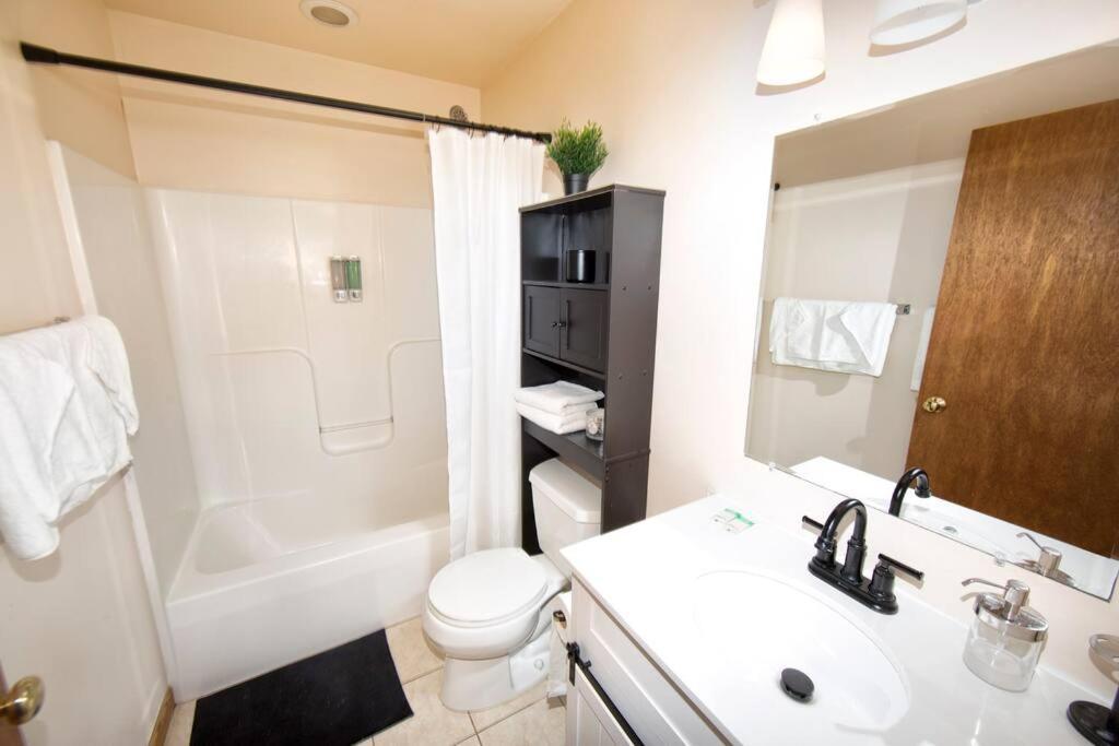 Tucked Away Off Brady - 4 Beds Apartamento Milwaukee Exterior foto